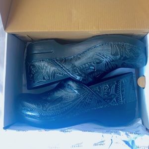 DANSKO PROFESSIONAL CLOGS!